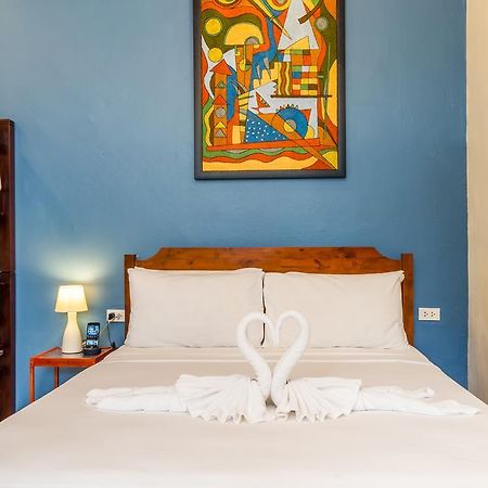 Eriksson Guesthouse Patong Kültér fotó