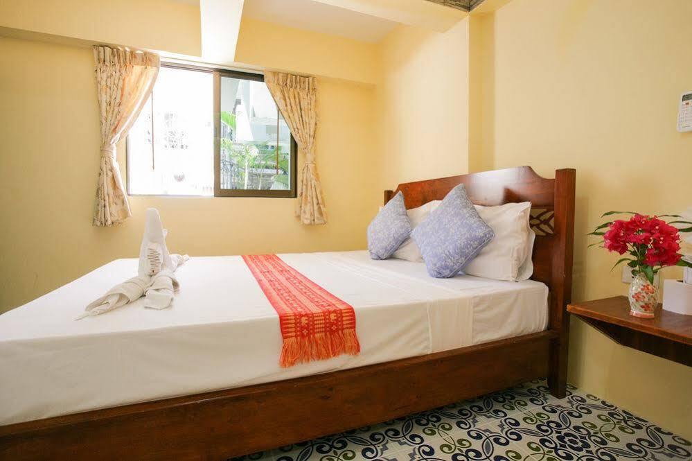Eriksson Guesthouse Patong Kültér fotó